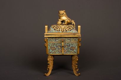 CHINA - Covered fang ding incense burner...