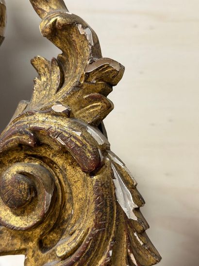 Wood and gilded stucco mirror with parecloses...
