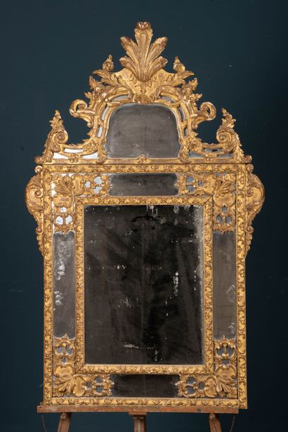 Wood and gilded stucco mirror with parecloses...