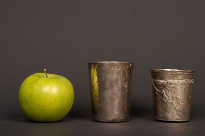 Two silver kettledrums.
Silver 925°/00, minerve.
H:...