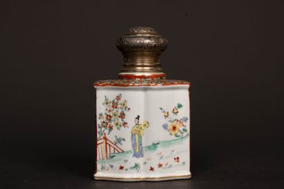 Earthenware bottle decorated with a Chinese...