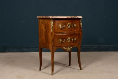 Jumping chest of drawers in amaranth and...