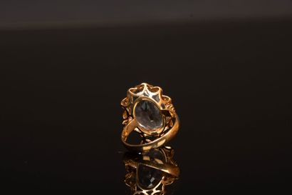 Yellow gold ring set with an oval aquamarine...