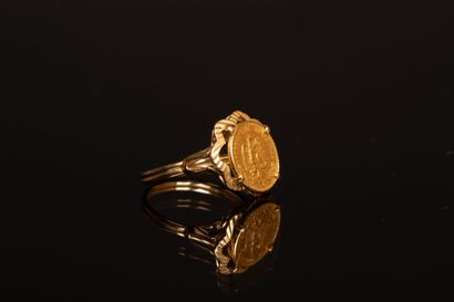 Gold ring set with a Mexican gold coin, dos...