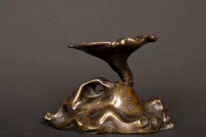 Japan early XX°:
Bronze stand with damascened...