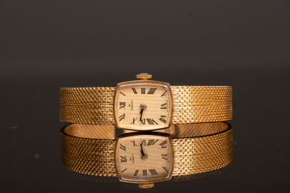 TISSOT Ladies' wristwatch in gold, gold bracelet.
GOLD...