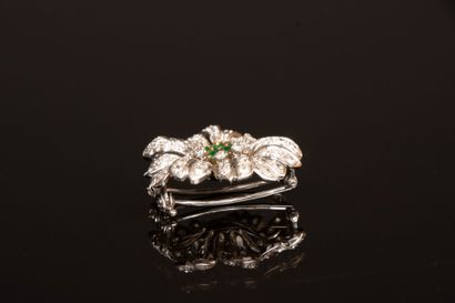 Camellia brooch in emerald and diamond-paved...