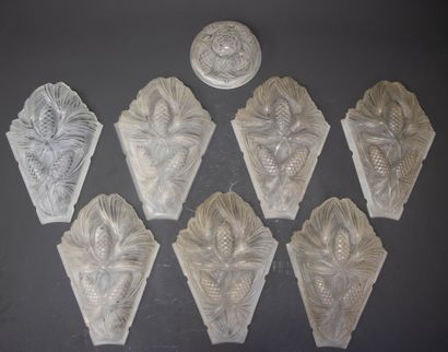 SABINO
Chandelier glassware: Seven plates...