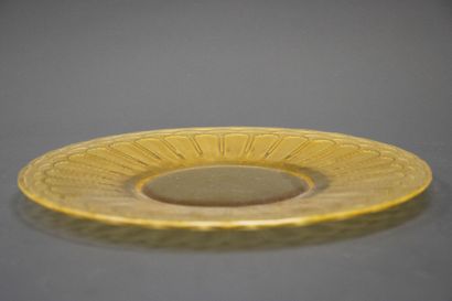 René LALIQUE (1860-1945) 
Assiette jaune...