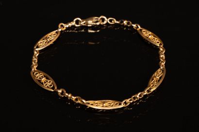 Drapery mesh bracelet.
750°/00 gold. 
Length:...