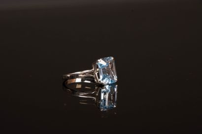 White gold ring set with an emerald-cut aquamarine...