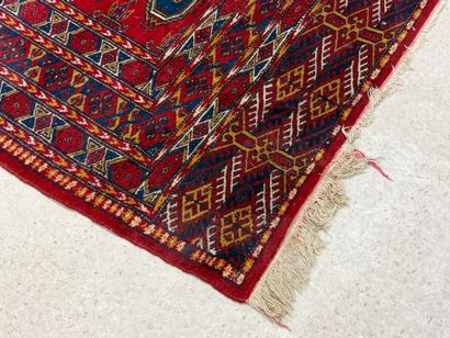 Hand-woven wool carpet.
Turkmenistan mid-20th...