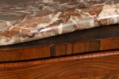 Jumping chest of drawers in amaranth and...