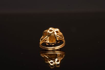 Gold ring set with a Mexican gold coin, dos...