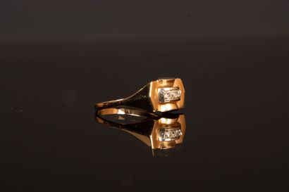 Gold ring with small diamonds.
Gold 750°/00....