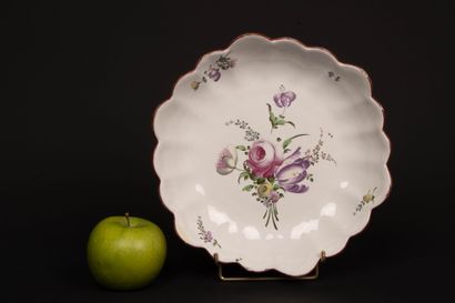 NIDERVILLER XVIII
A round, poly-lobed, low-fired...