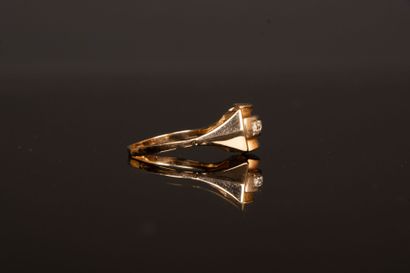 Gold ring with small diamonds.
Gold 750°/00....