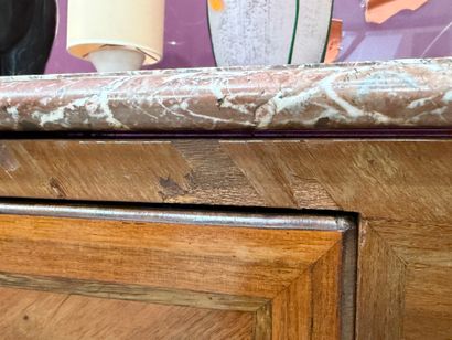 Chest of drawers in frieze, marble top, opening...