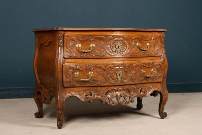 Nîmes chest of drawers in richly carved walnut,...