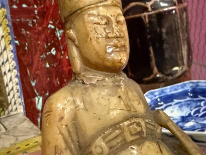 Statuette in Shousan stone (beige steatite)...