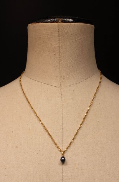 Twisted gold chain,
750°/00 gold.
Length:...