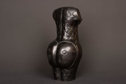 French school, 1990's.
Woman's bust 
Bronze...