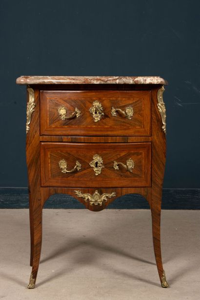 Jumping chest of drawers in amaranth and...