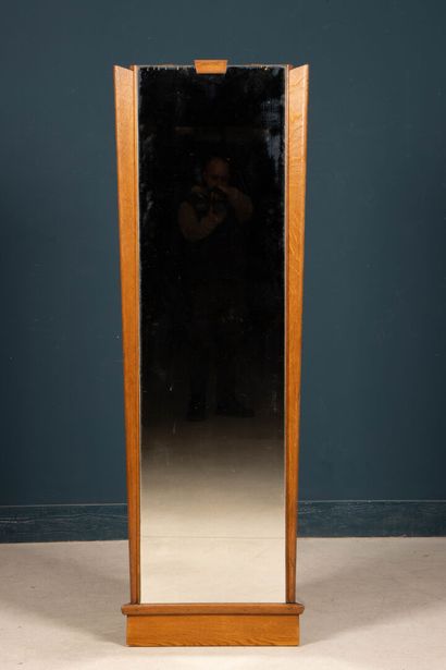 Three-sided boutique column mirror. 
Circa...