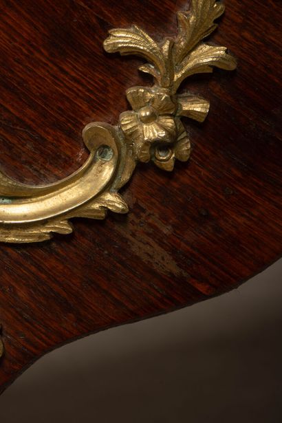 All-sided curved chest of drawers in amaranth...