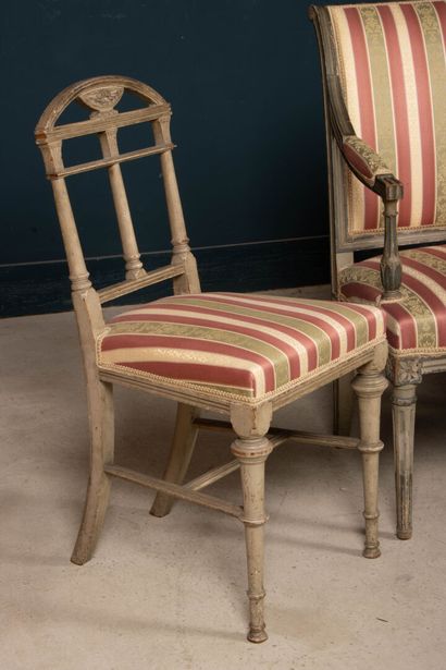 Pair of carved wood armchairs, two-tone rechampi.
A...