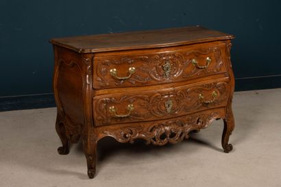 Nîmes chest of drawers in richly carved walnut,...