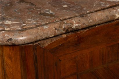 Chest of drawers in frieze, marble top, opening...
