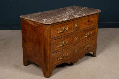 Chest of drawers in frieze, marble top, opening...