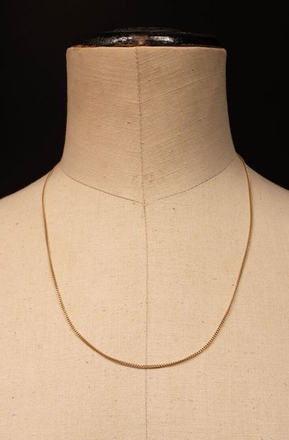 Gold curb chain.
750°/00 gold.
Length: 54...