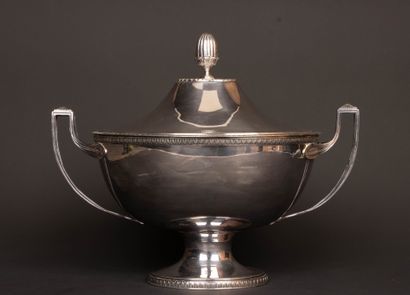 Soup tureen with silver-plated metal handles.
Empire...