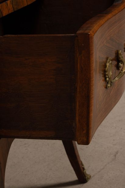 Jumping chest of drawers in amaranth and...