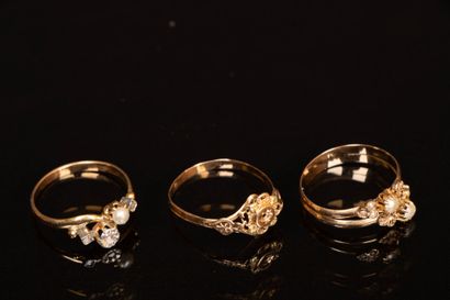 Set of three gold rings, small pearl and...