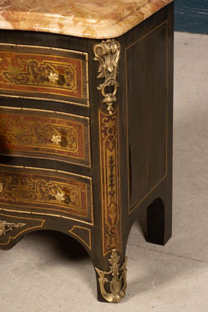 Amaranth veneered child's chest of drawers,...