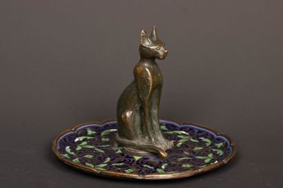 Bronze baguier, the cup with cloisonné enamel,...