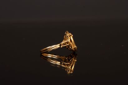 Gold ring set with a Mexican gold coin, dos...