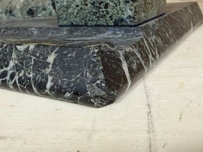 Marble desk inkwell surmounted by a patinated...