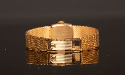 TISSOT Ladies' wristwatch in gold, gold bracelet.
GOLD...