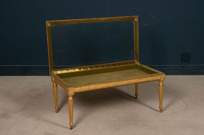 Gilded carved wood coffee table.
Louis XVI...