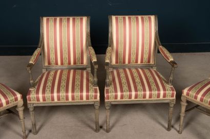 Pair of carved wood armchairs, two-tone rechampi.
A...