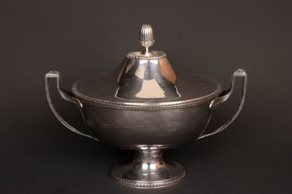 Soup tureen with silver-plated metal handles.
Empire...