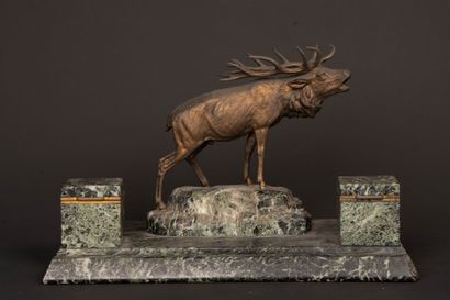 Marble desk inkwell surmounted by a patinated...