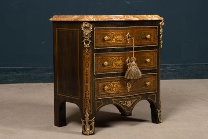 Amaranth veneered child's chest of drawers,...