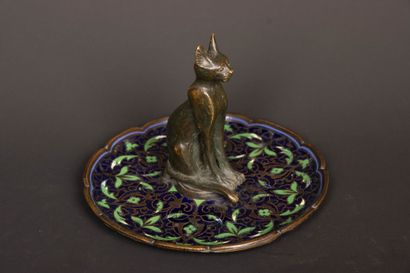 Bronze baguier, the cup with cloisonné enamel,...