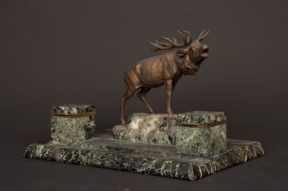 Marble desk inkwell surmounted by a patinated...