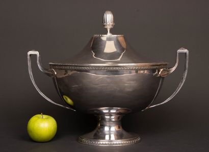 Soup tureen with silver-plated metal handles.
Empire...